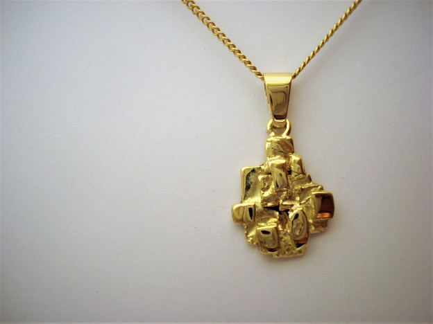 Gouden hanger Fantasie van stukjes (oud) goud.